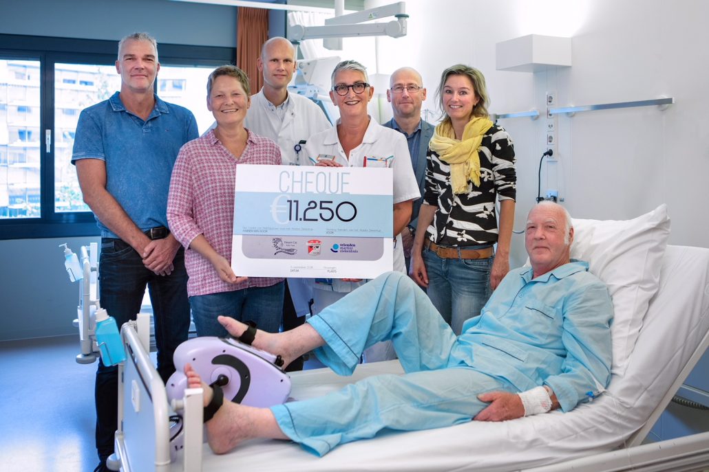 Familie van patiënt schenkt bedfietsen aan behandelafdeling oncologie Martini Ziekenhuis